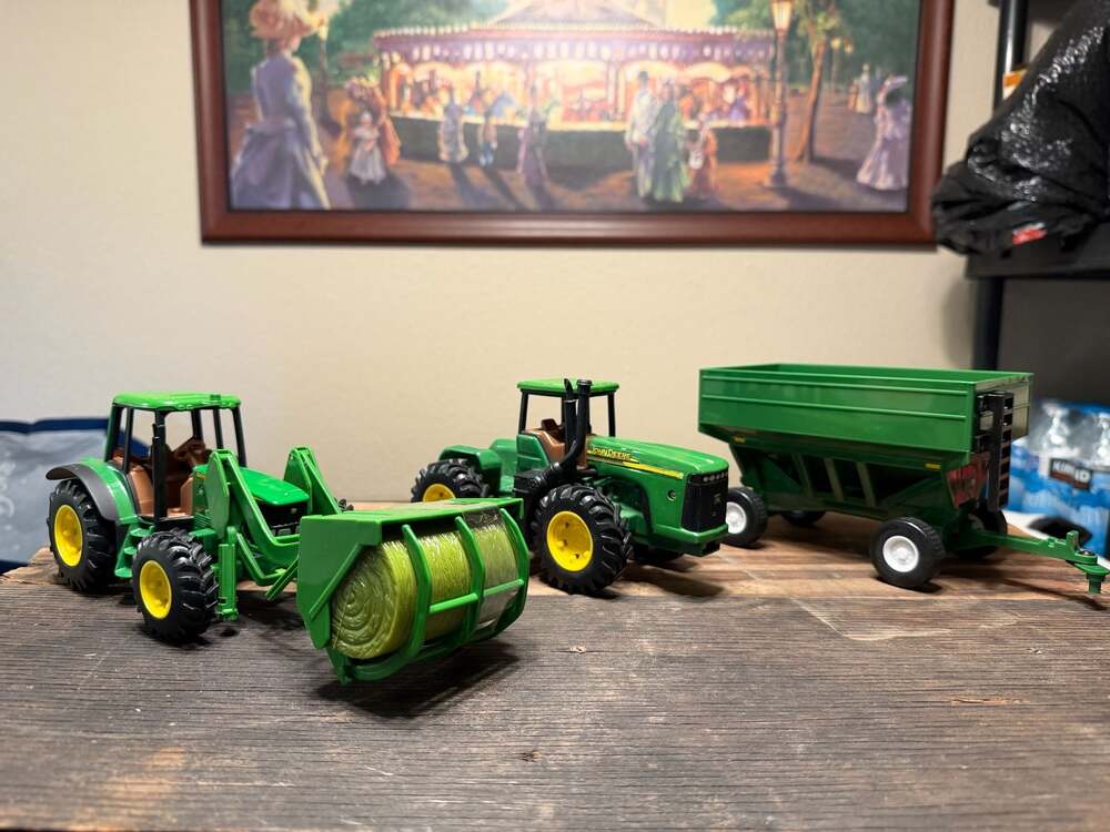 John Deere Ertl Toy Tractor and Grain Cart Set